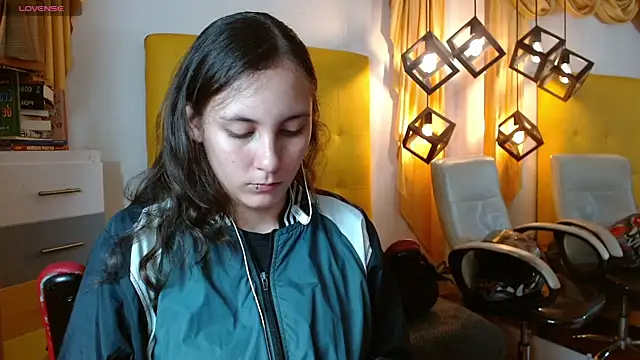 xlunna online show from 12/16/25, 08:58