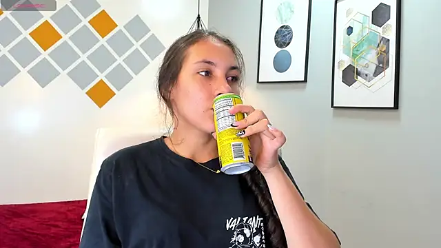 xlunna online show from 12/22/25, 08:50