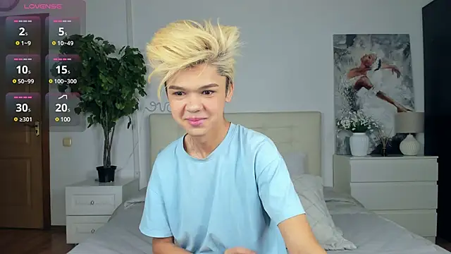 Felix Rey online show from 03/15/25, 04:21