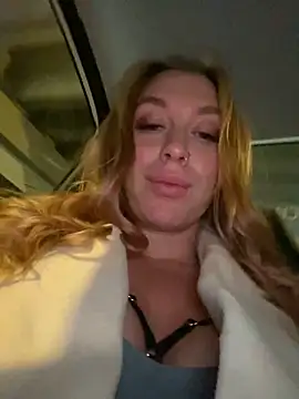 Snapshot of Sweet___Emily chatting on 12/08/24, 02:09 Sweet   Emily online show from 12/08/24, 02:09