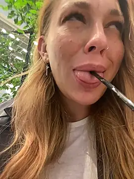 Snapshot of Sweet___Emily chatting on 12/11/24, 02:44 Sweet   Emily online show from 12/11/24, 02:44