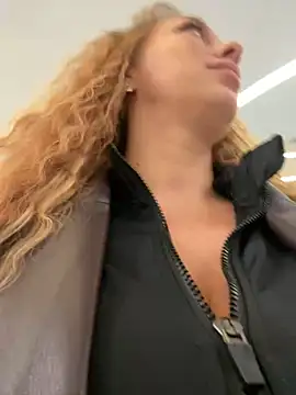 Snapshot of Sweet___Emily chatting on 12/23/24, 02:50 Sweet   Emily online show from 12/23/24, 02:50