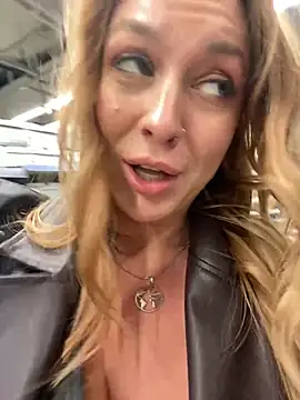 Snapshot of Sweet___Emily chatting on 01/02/25, 02:35 Sweet   Emily online show from 01/02/25, 02:35