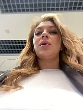 Snapshot of Sweet___Emily chatting on 01/10/25, 02:02 Sweet   Emily online show from 01/10/25, 02:02