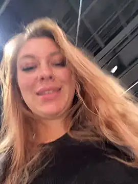 Snapshot of Sweet___Emily chatting on 01/14/25, 04:18 Sweet   Emily online show from 01/14/25, 04:18