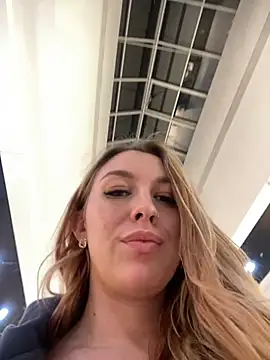 Snapshot of Sweet___Emily chatting on 01/31/25, 05:42 Sweet   Emily online show from 01/31/25, 05:42