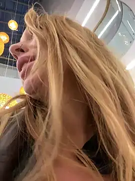 Snapshot of Sweet___Emily chatting on 02/04/25, 02:53 Sweet   Emily online show from 02/04/25, 02:53