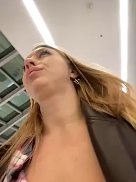 Snapshot of Sweet___Emily chatting on 02/16/25, 05:59 Sweet   Emily online show from 02/16/25, 05:59