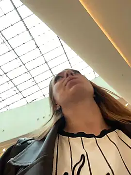 Snapshot of Sweet___Emily chatting on 10/13/25, 12:27 Sweet   Emily online show from 10/13/25, 12:27