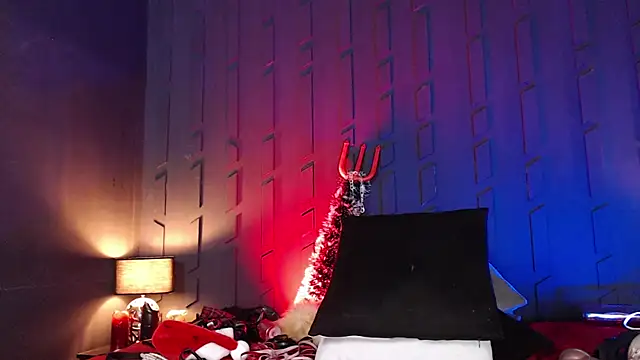Snapshot of MorganaCrowley chatting on 12/19/24, 12:45 MorganaCrowley online show from 12/19/24, 12:45