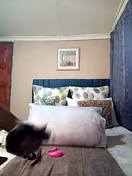 Queen-Chocolate online show from 03/22/25, 01:11