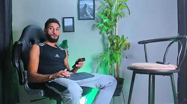 Damian 022 online show from 12/17/24, 03:39