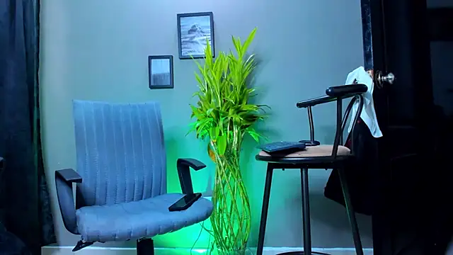 Damian 022 online show from 10/19/25, 02:18