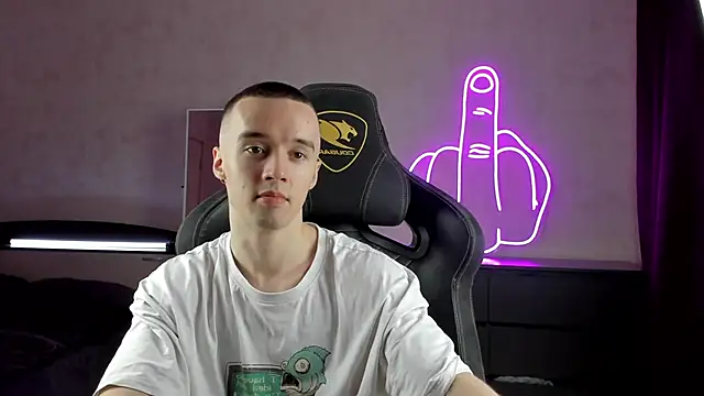 Snapshot of MasonWarholl chatting on 12/14/24, 06:41 MasonWarholl online show from 12/14/24, 06:41