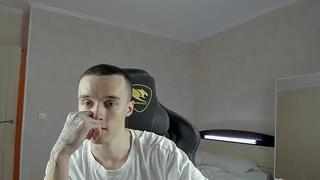 Snapshot of MasonWarholl chatting on 12/27/24, 06:20 MasonWarholl online show from 12/27/24, 06:20