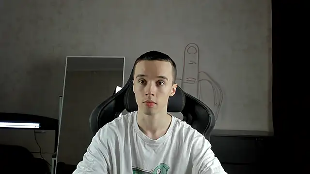 Snapshot of MasonWarholl chatting on 01/08/25, 01:53 MasonWarholl online show from 01/08/25, 01:53