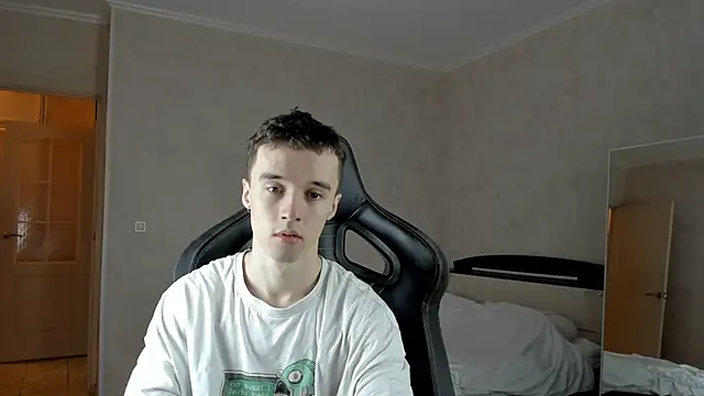 Snapshot of MasonWarholl chatting on 03/01/25, 01:40 MasonWarholl online show from 03/01/25, 01:40