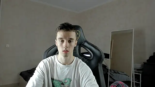 Snapshot of MasonWarholl chatting on 03/04/25, 12:55 MasonWarholl online show from 03/04/25, 12:55