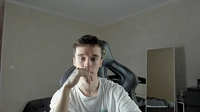 Snapshot of MasonWarholl chatting on 03/19/25, 09:16 MasonWarholl online show from 03/19/25, 09:16