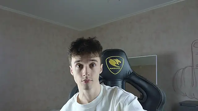 Snapshot of MasonWarholl chatting on 10/17/25, 10:12 MasonWarholl online show from 10/17/25, 10:12