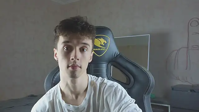 Snapshot of MasonWarholl chatting on 10/18/25, 10:21 MasonWarholl online show from 10/18/25, 10:21