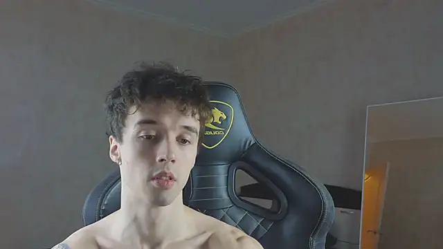 Snapshot of MasonWarholl chatting on 11/21/25, 09:35 MasonWarholl online show from 11/21/25, 09:35