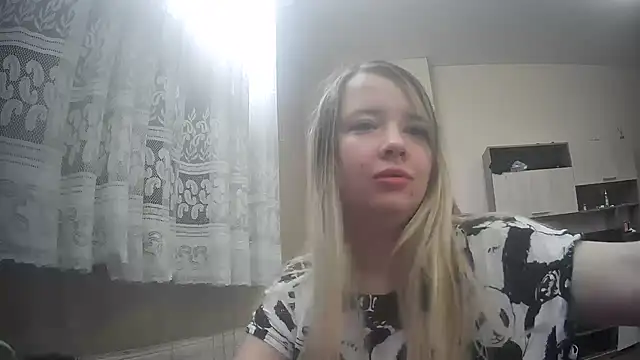 Snapshot of ViolaCandy chatting on 10/27/25, 05:00 ViolaCandy online show from 10/27/25, 05:00