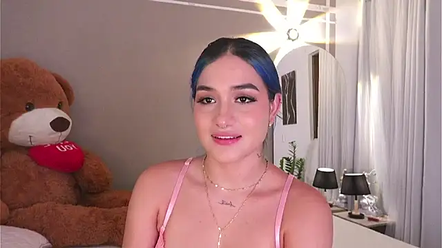 AnnyHizzle online show from 11/03/25, 02:57