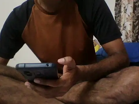 Snapshot of raghava09876 chatting on 11/19/25, 04:01 raghava09876 online show from 11/19/25, 04:01