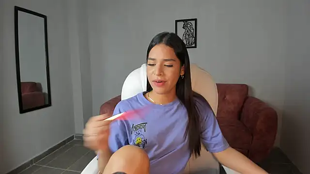 Snapshot of Alice23jones chatting on 02/06/25, 08:02 Alice23jones online show from 02/06/25, 08:02