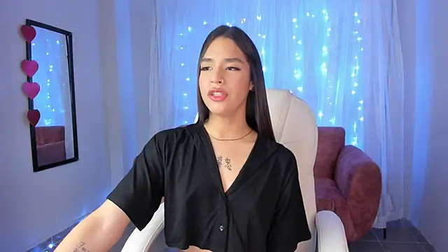 Snapshot of Alice23jones chatting on 02/25/25, 02:44 Alice23jones online show from 02/25/25, 02:44