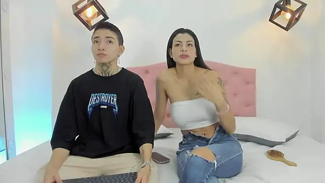 Snapshot of Tinny_and_Candy chatting on 01/10/25, 01:31 Tinny and Candy online show from 01/10/25, 01:31