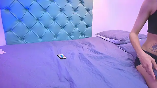 Snapshot of Tinny_and_Candy chatting on 02/17/25, 04:37 Tinny and Candy online show from 02/17/25, 04:37