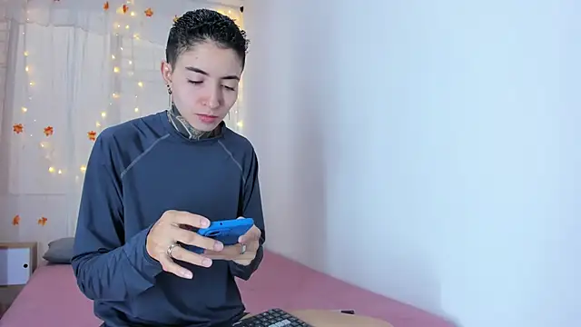 Tinny and Candy online show from 11/06/25, 12:17