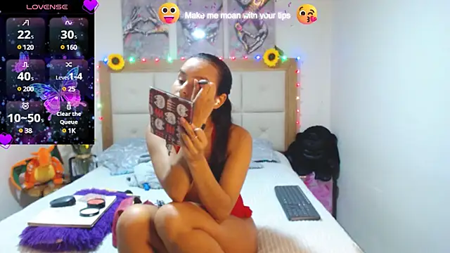 Snapshot of valentina_hearts chatting on 01/25/25, 01:32 valentina hearts online show from 01/25/25, 01:32