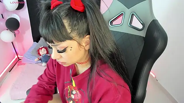 zoesullivan online show from 12/05/24, 01:06