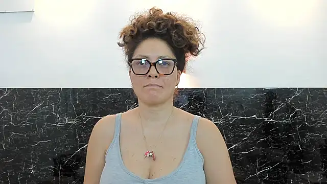 Snapshot of Juliabadlee chatting on 02/23/25, 12:19 Juliabadlee online show from 02/23/25, 12:19