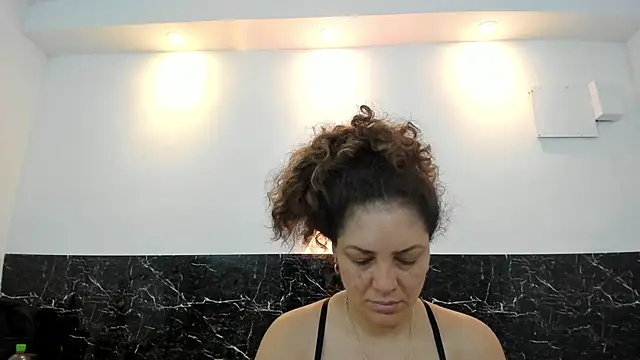 Snapshot of Juliabadlee chatting on 03/06/25, 12:21 Juliabadlee online show from 03/06/25, 12:21