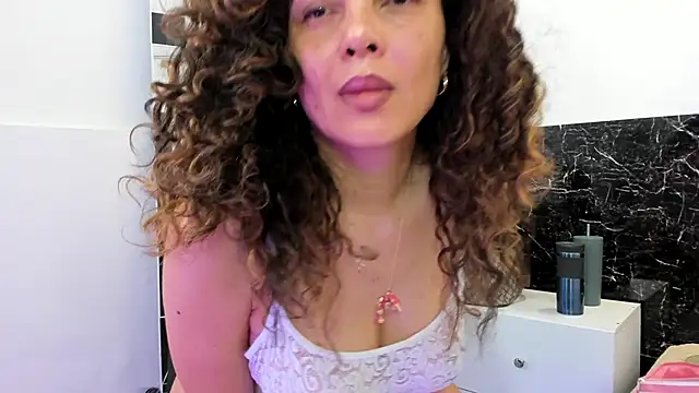 Snapshot of Juliabadlee chatting on 03/16/25, 12:12 Juliabadlee online show from 03/16/25, 12:12