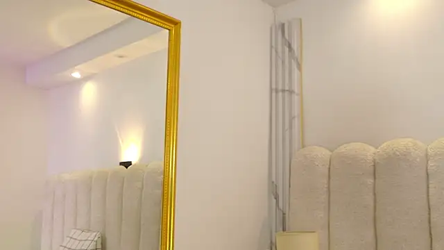 Juliabadlee online show from 11/29/25, 08:23