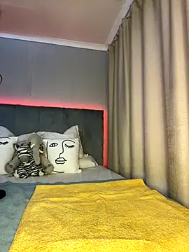 HugeMassiveBooty online show from 10/03/25, 07:16