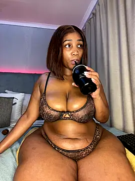 HugeMassiveBooty online show from 10/07/25, 09:23