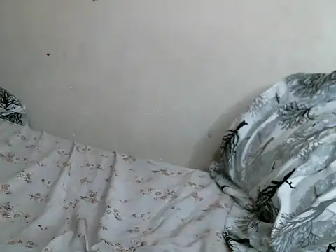 petite 12 online show from 09/19/25, 10:05