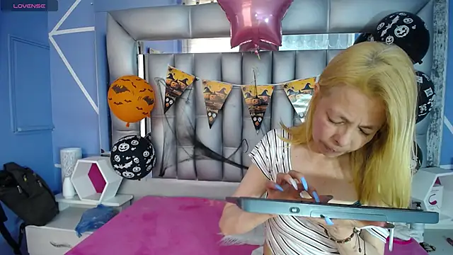 sophia ny online show from 10/25/25, 01:40