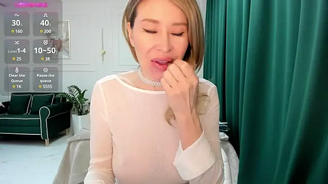 Jolie Ozolla online show from 02/12/25, 05:26