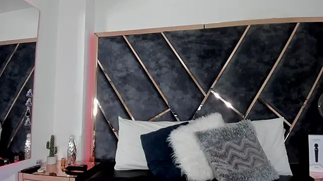 ChloeConnorr online show from 01/21/25, 12:15