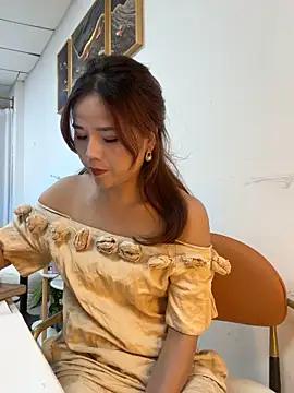 Efangfang online show from 11/12/25, 11:32