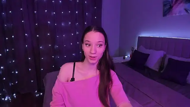 Snapshot of StaceySunny chatting on 12/18/24, 10:57 StaceySunny online show from 12/18/24, 10:57