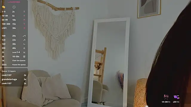 EmiliaDreams online show from 02/04/25, 07:00