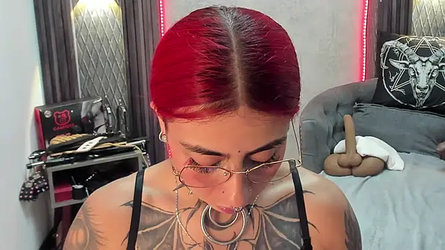 selene red  online show from 02/11/25, 07:38